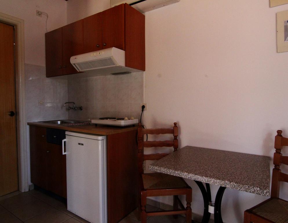 White Rock Apartments Marathókampos Eksteriør billede
